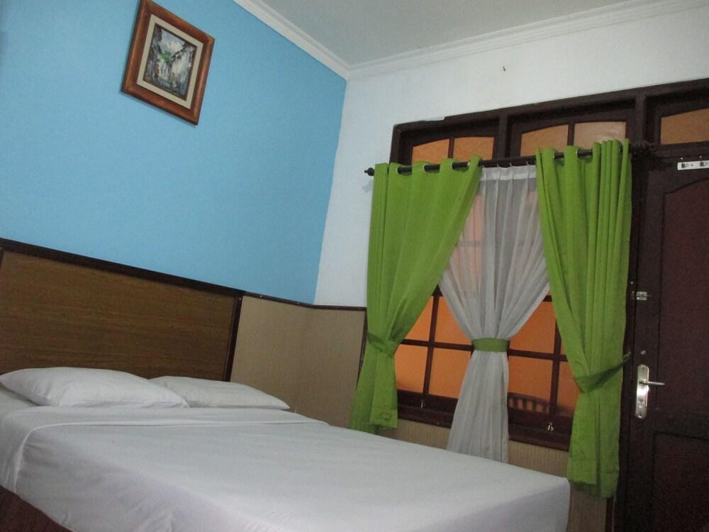 Gloria Amanda Hotel Yogyakarta Kültér fotó